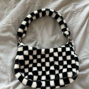 Black/white shoulder bag